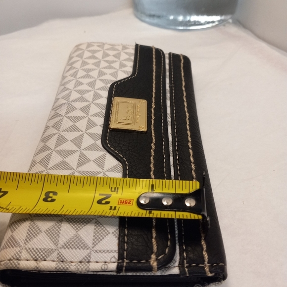 Boc Born Concept Wallet Womans Black & White trifold - Picture 7 of 8